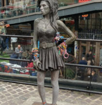 Amy-winehouse-statue